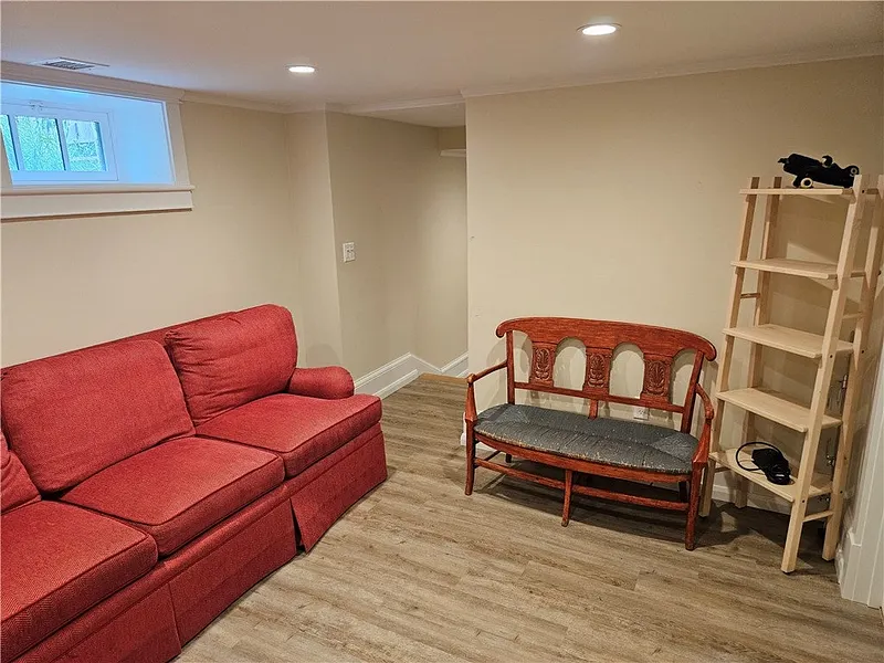 209 Coggeshall Avenue Photo 42