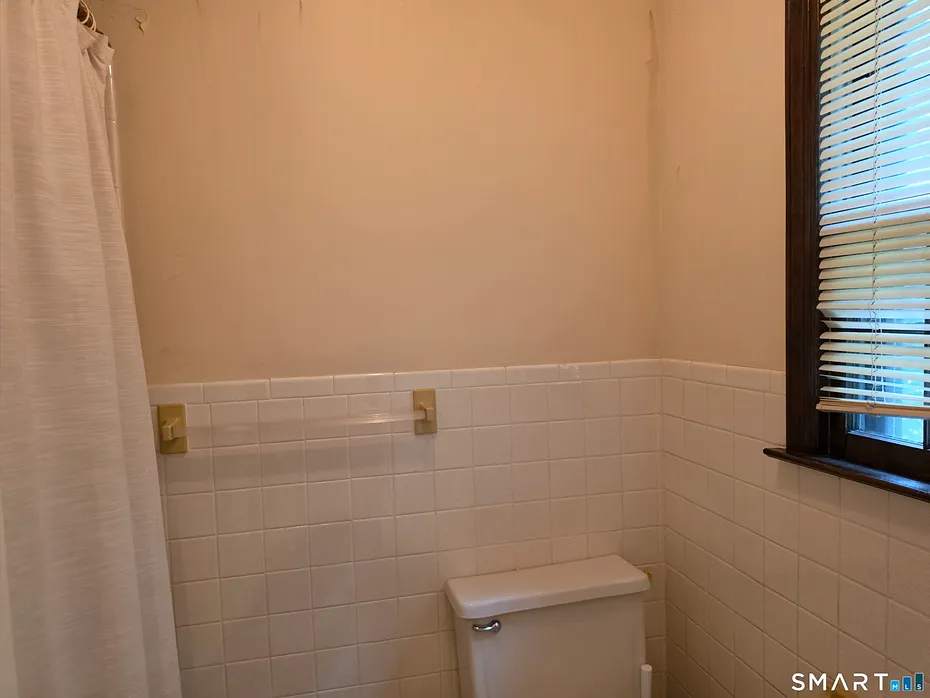 8 Squire Lane Photo 8