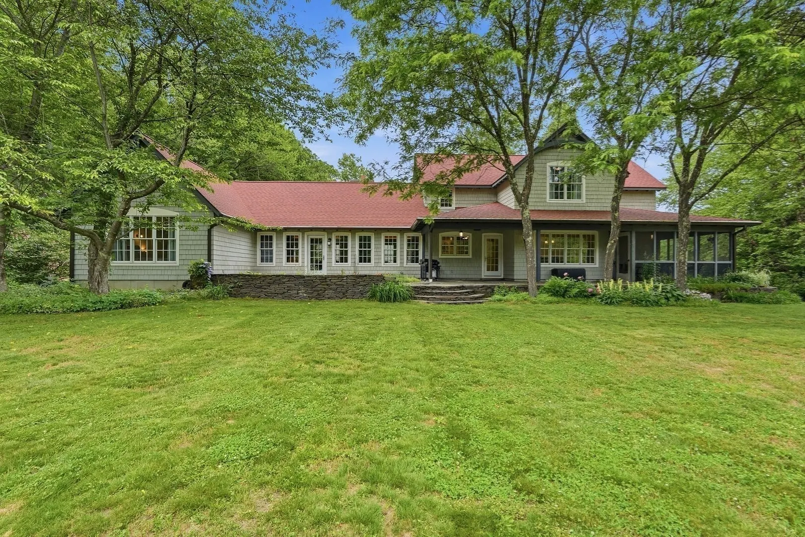 18 Eveningstar Dr Photo 1