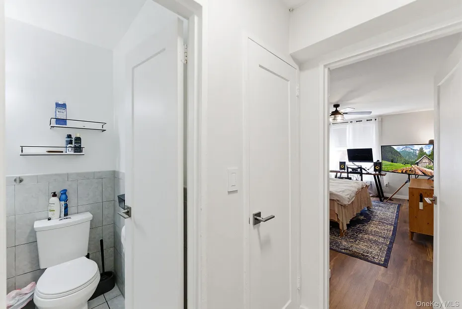 250 N Broadway  #5B Photo 12