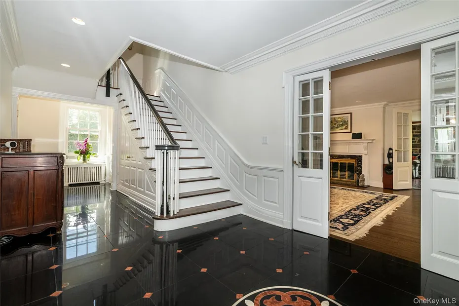 209 Beechmont Drive Photo 3