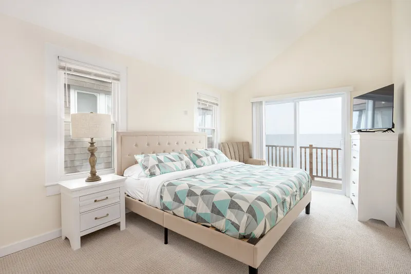 989 Fairfield Beach Road Photo 18