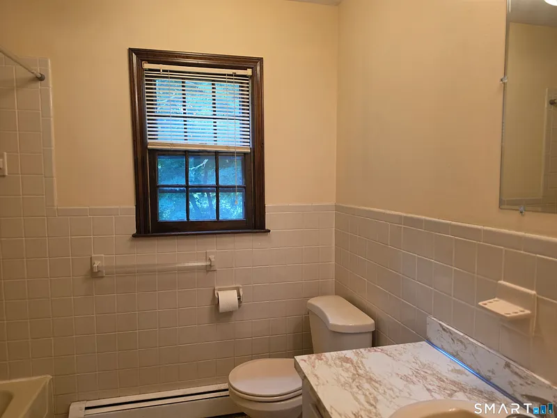 8 Squire Lane Photo 12