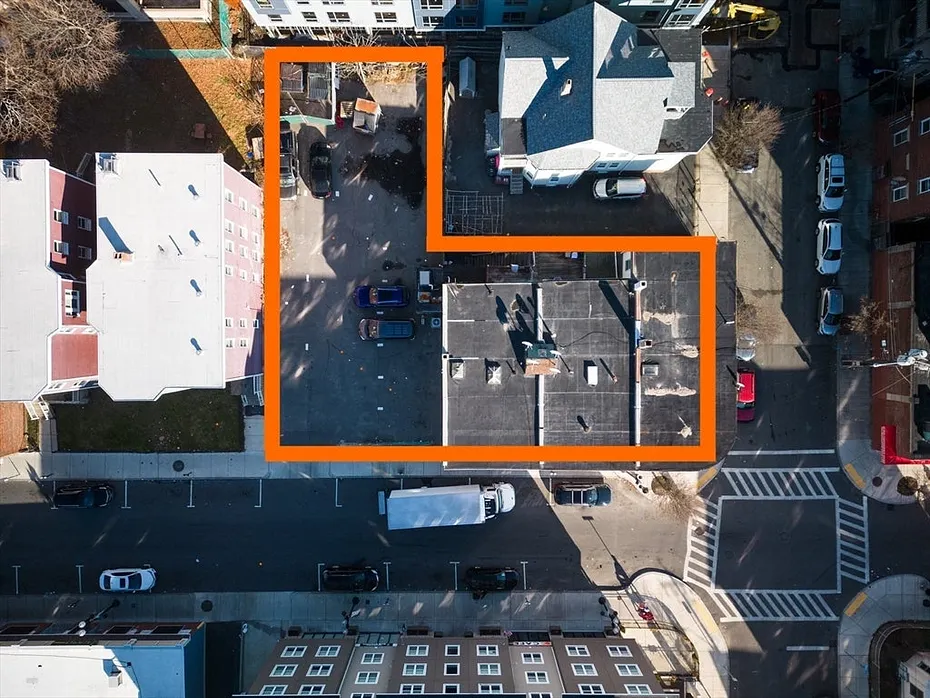 114 Shirley Ave Photo 3