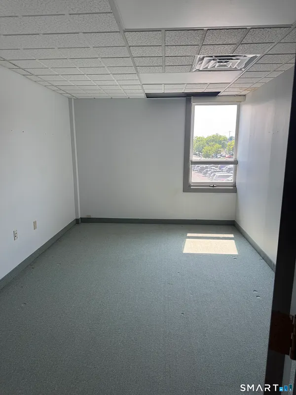 455 Boston Post Road Photo 15