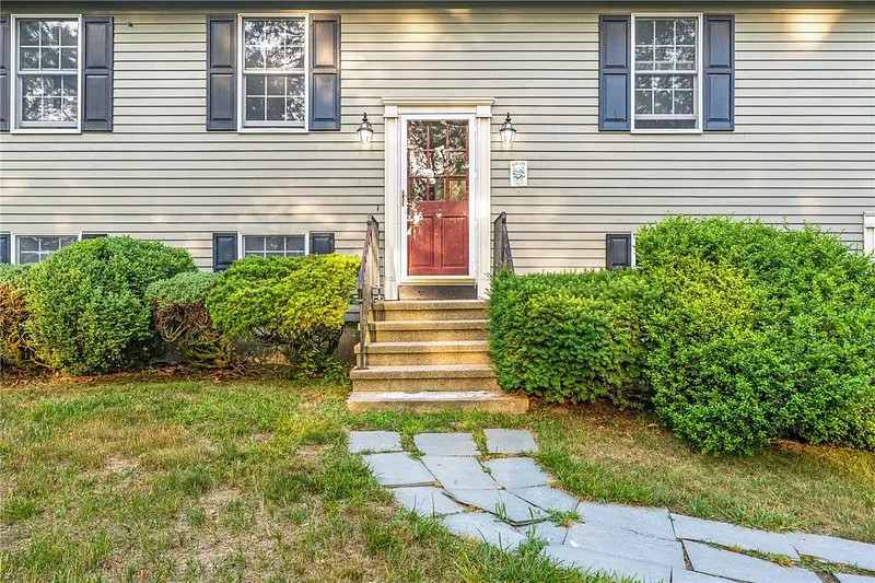 590 Shannock Road Photo 4