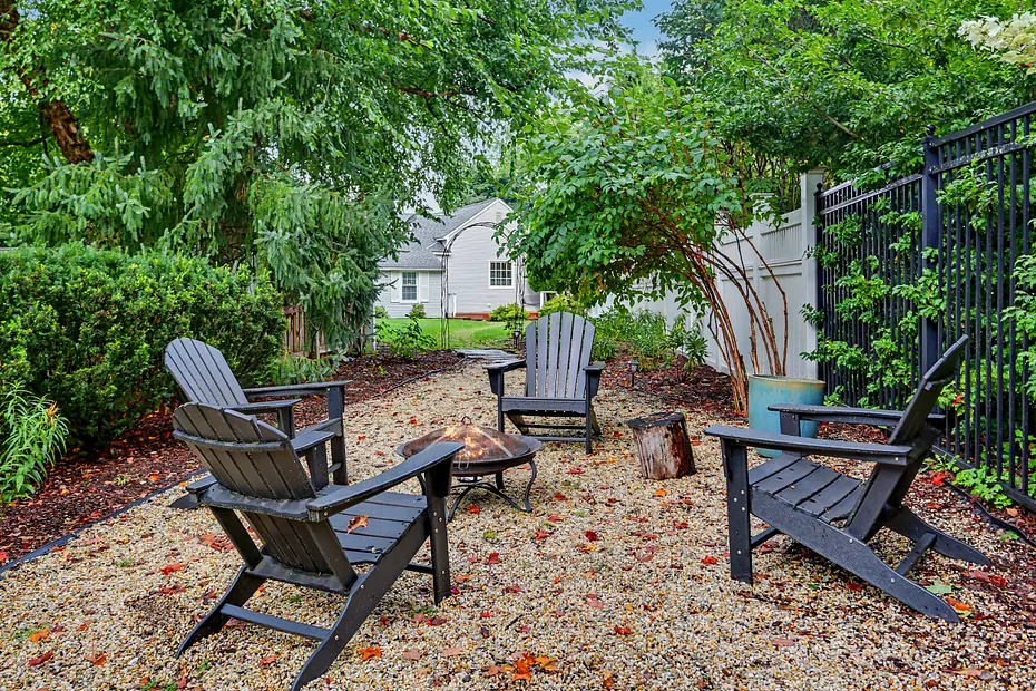 2 Evergreen Avenue Photo 21