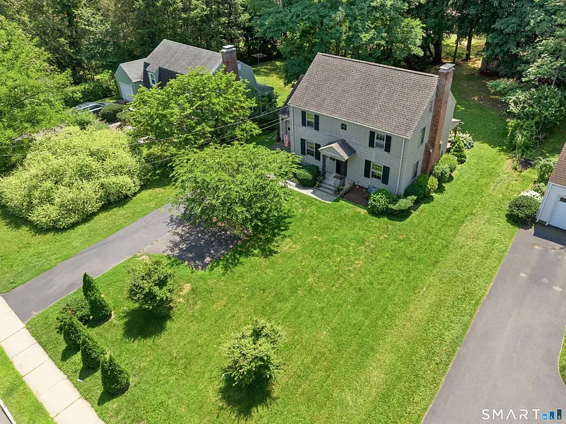 2409 Albany Avenue Photo 2