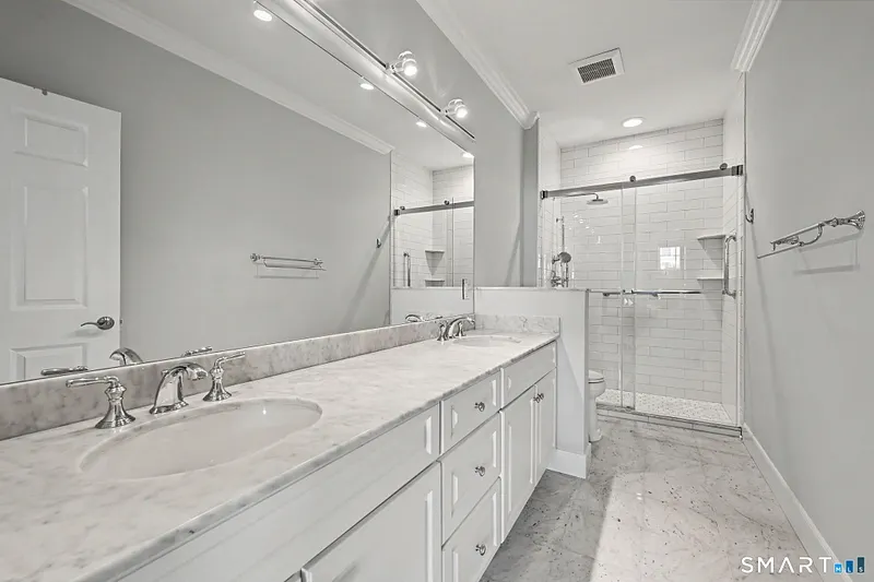 77 Havemeyer Lane  #410 Photo 24