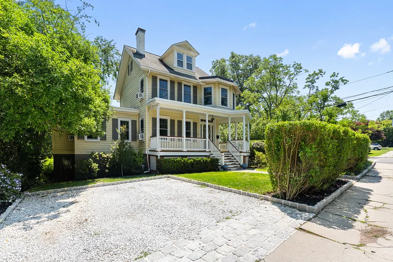 221 Piermont Avenue Photo 2