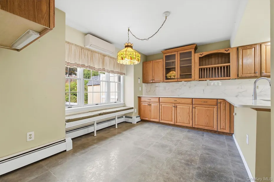 1069 Wolcott Avenue Photo 13