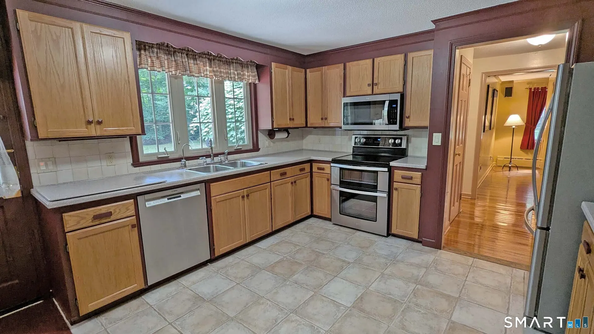 25 1/2 Edgerton Street Photo 8
