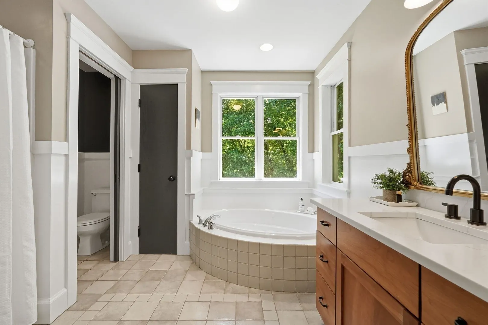 409 Henry St Photo 26