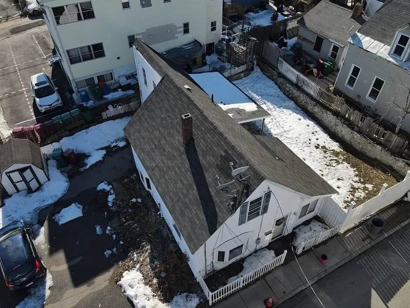31 Floyd St Photo 4