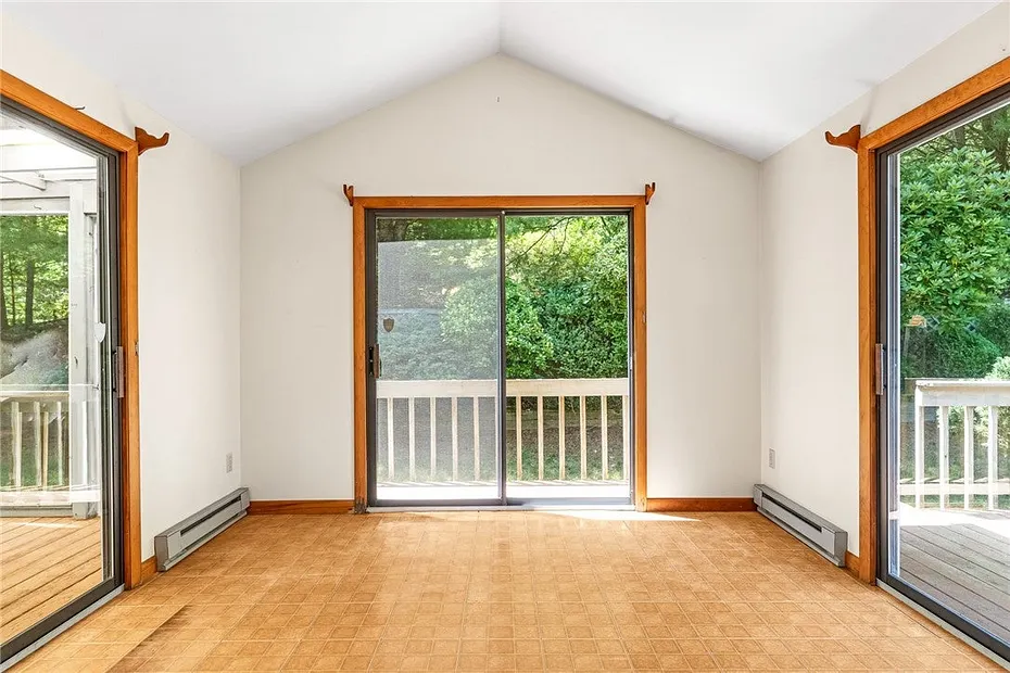 590 Shannock Road Photo 19
