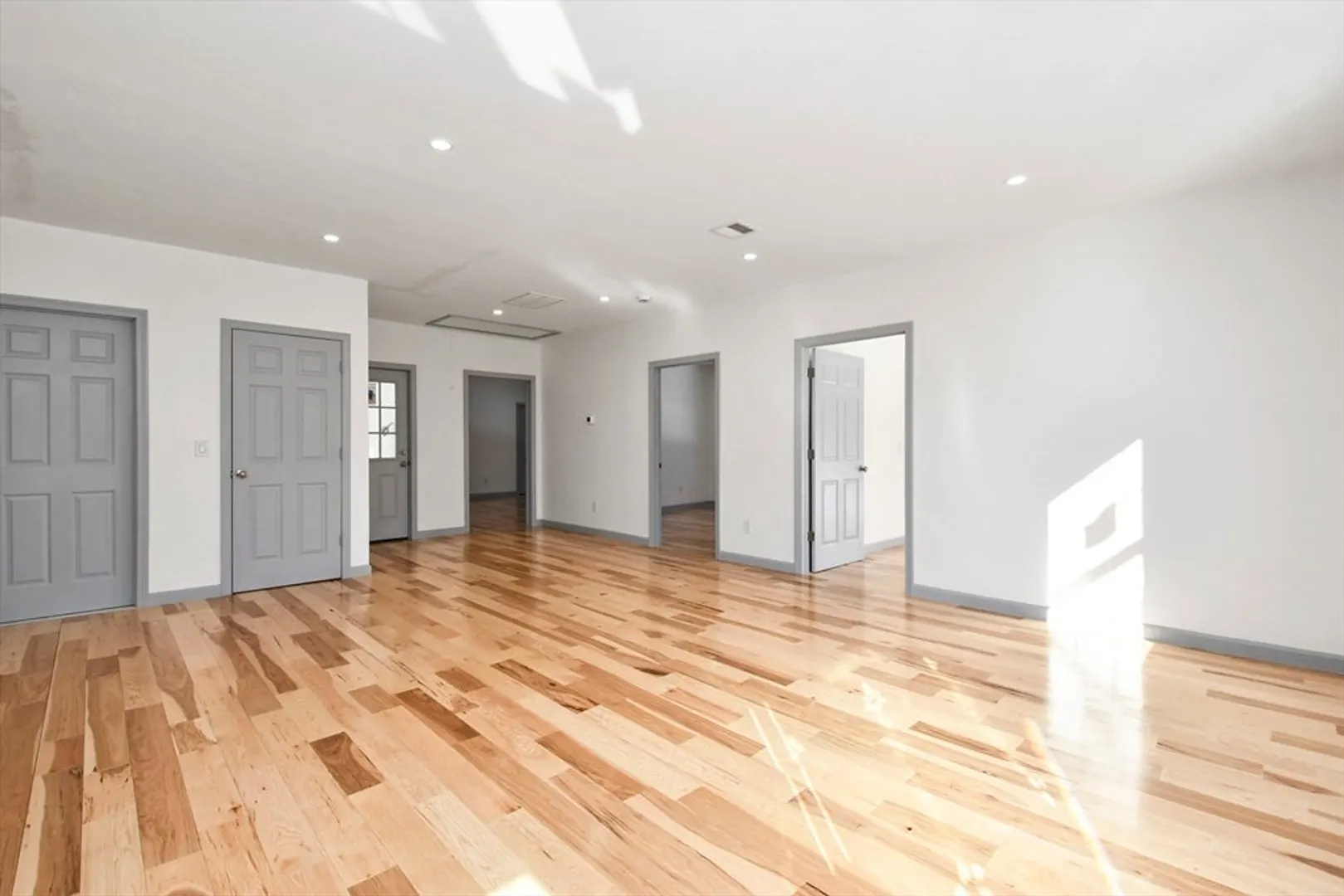 1 Stockwell Road Photo 8