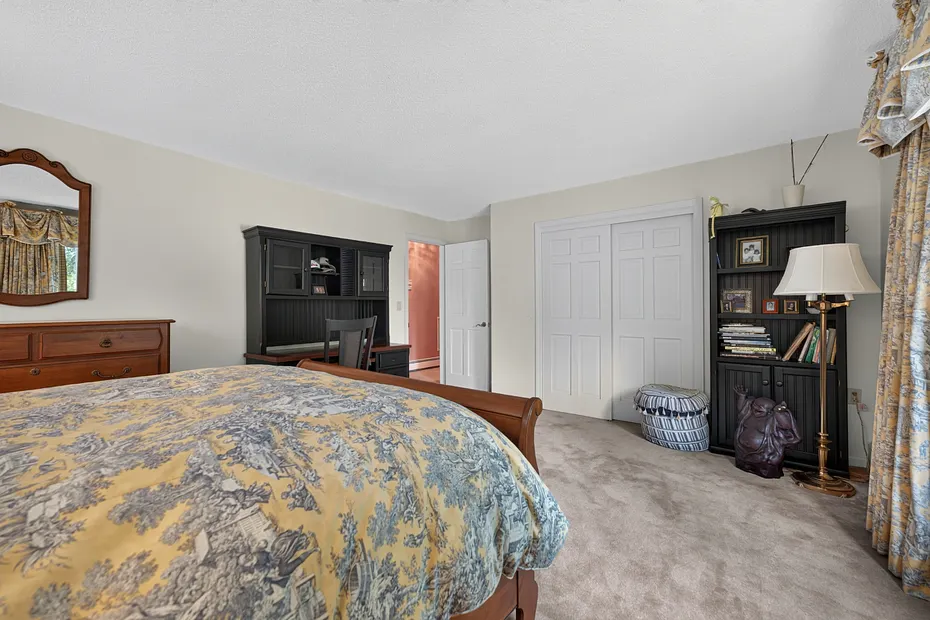 670 Pequot Avenue Photo 28