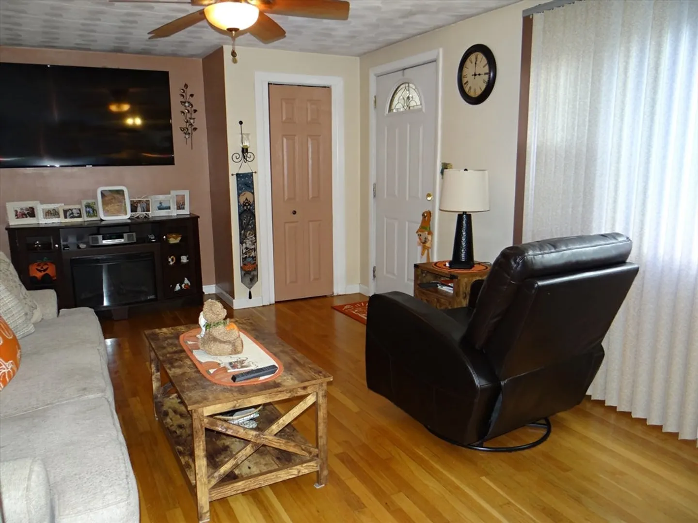 25 Marshall Ave Photo 9