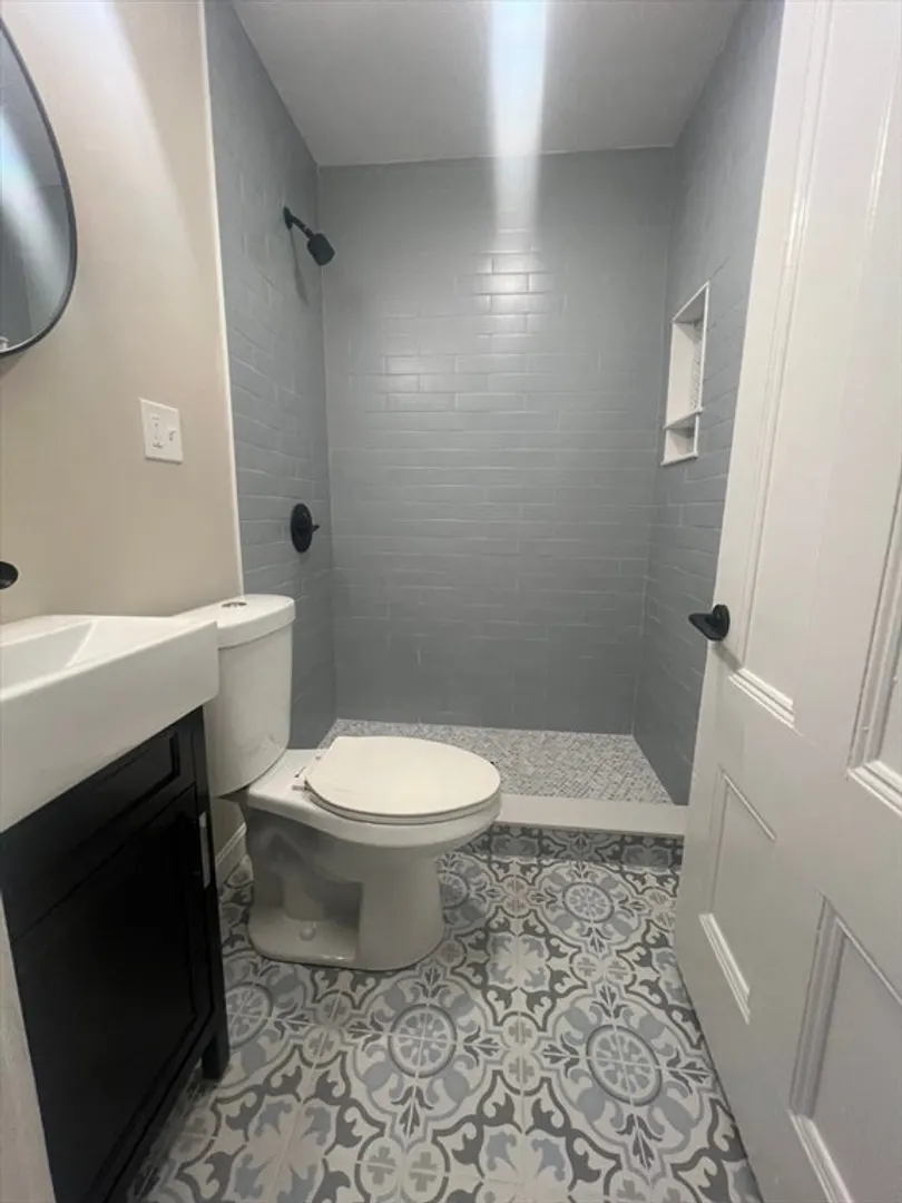 15 Harris St  #4 Photo 13