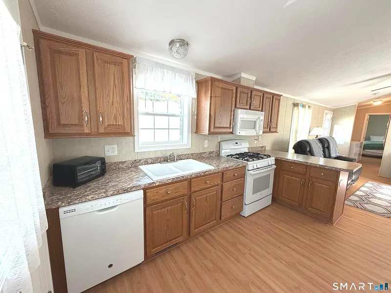 50 Linden Avenue North Photo 4