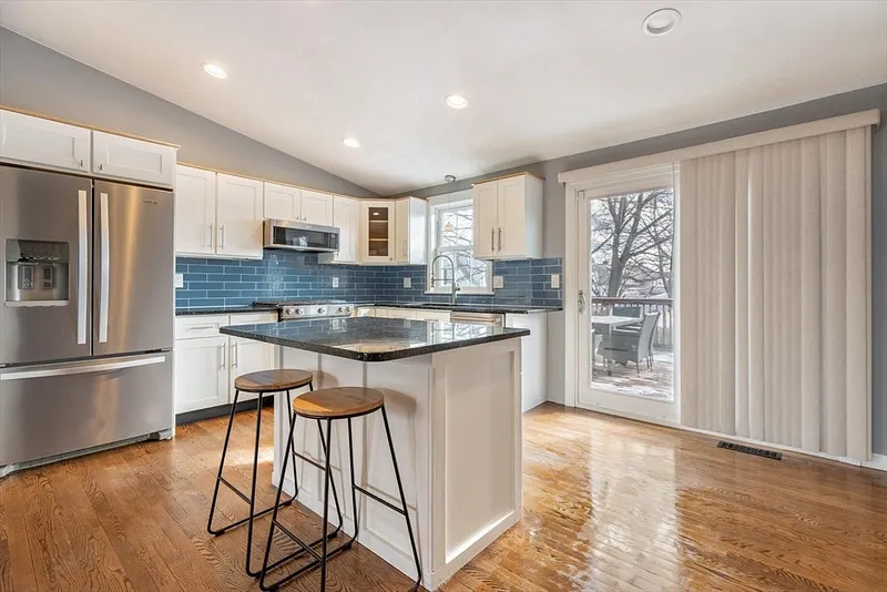 453 Columbus Ave Photo 9