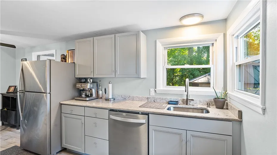 52 Brentwood Avenue Photo 5