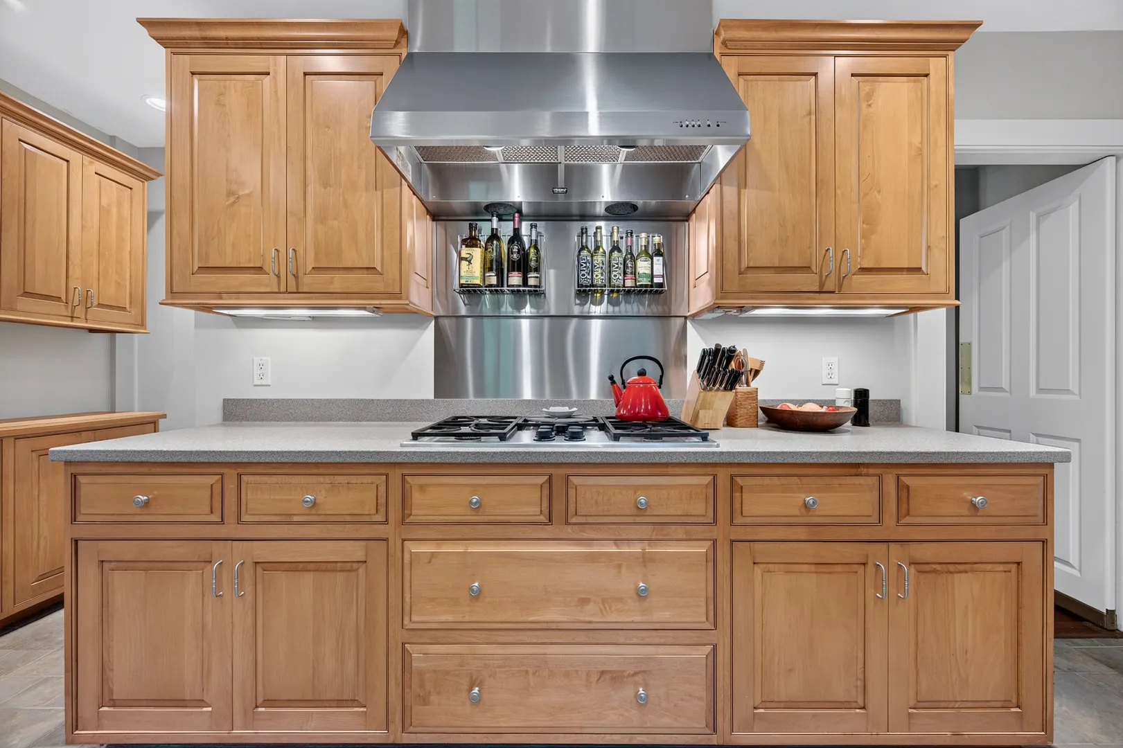9 Ingham Hill Road Photo 10