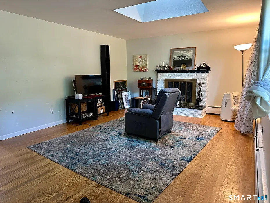 670 Benham Street Photo 4