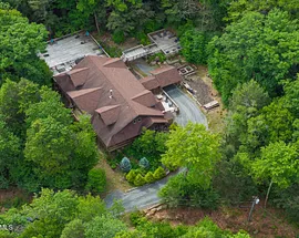 17 Jamie Ln