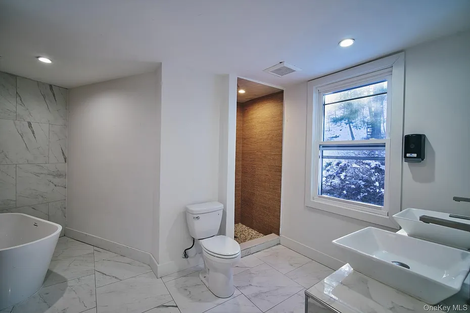 189 Mcnamara Road Photo 7