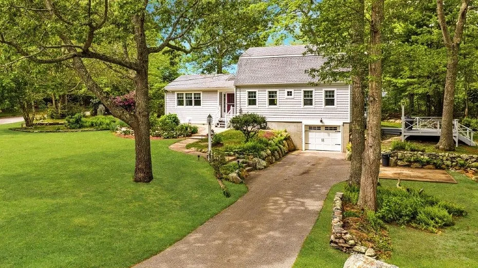 24 Stenton Avenue Photo 1