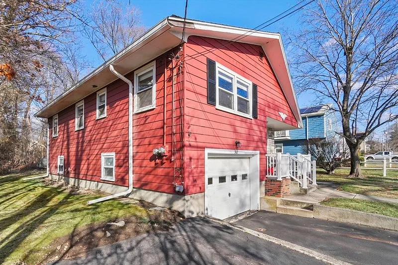 302 Field Street Photo 25