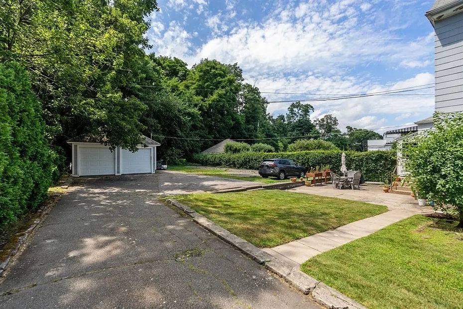 69 Chestnut Hill Ave Photo 3