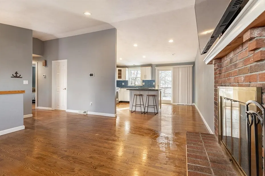 453 Columbus Ave Photo 7