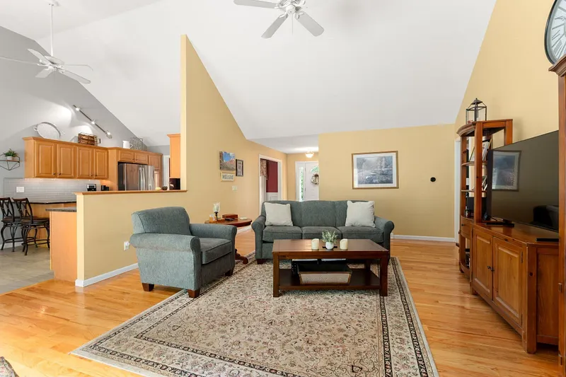 75 Hillcrest Circle Photo 8