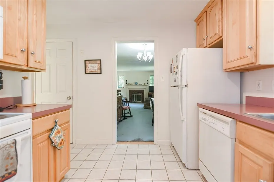 142 Bacon Street Photo 10
