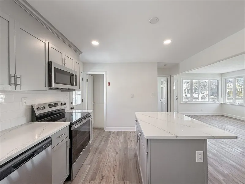 31 Millard Ave Photo 11