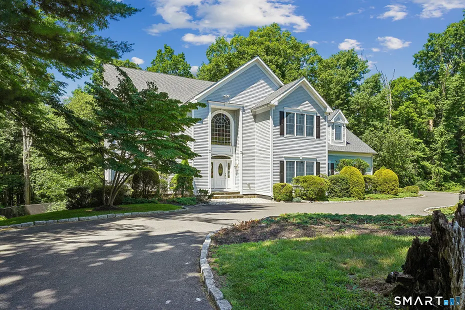 132 East Hunting Ridge Road Photo 1