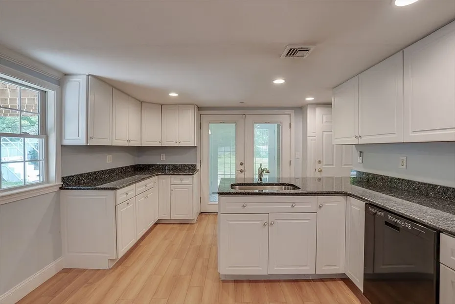 680 East Street Photo 32