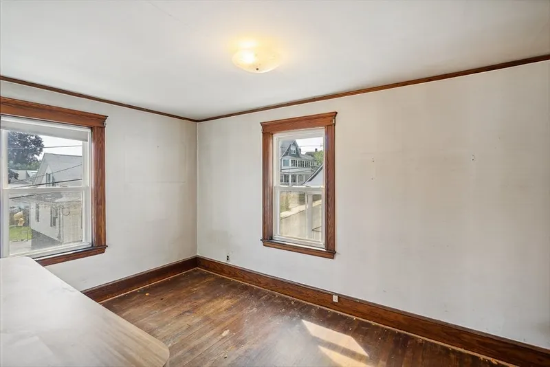 64 Bates Ave Photo 17