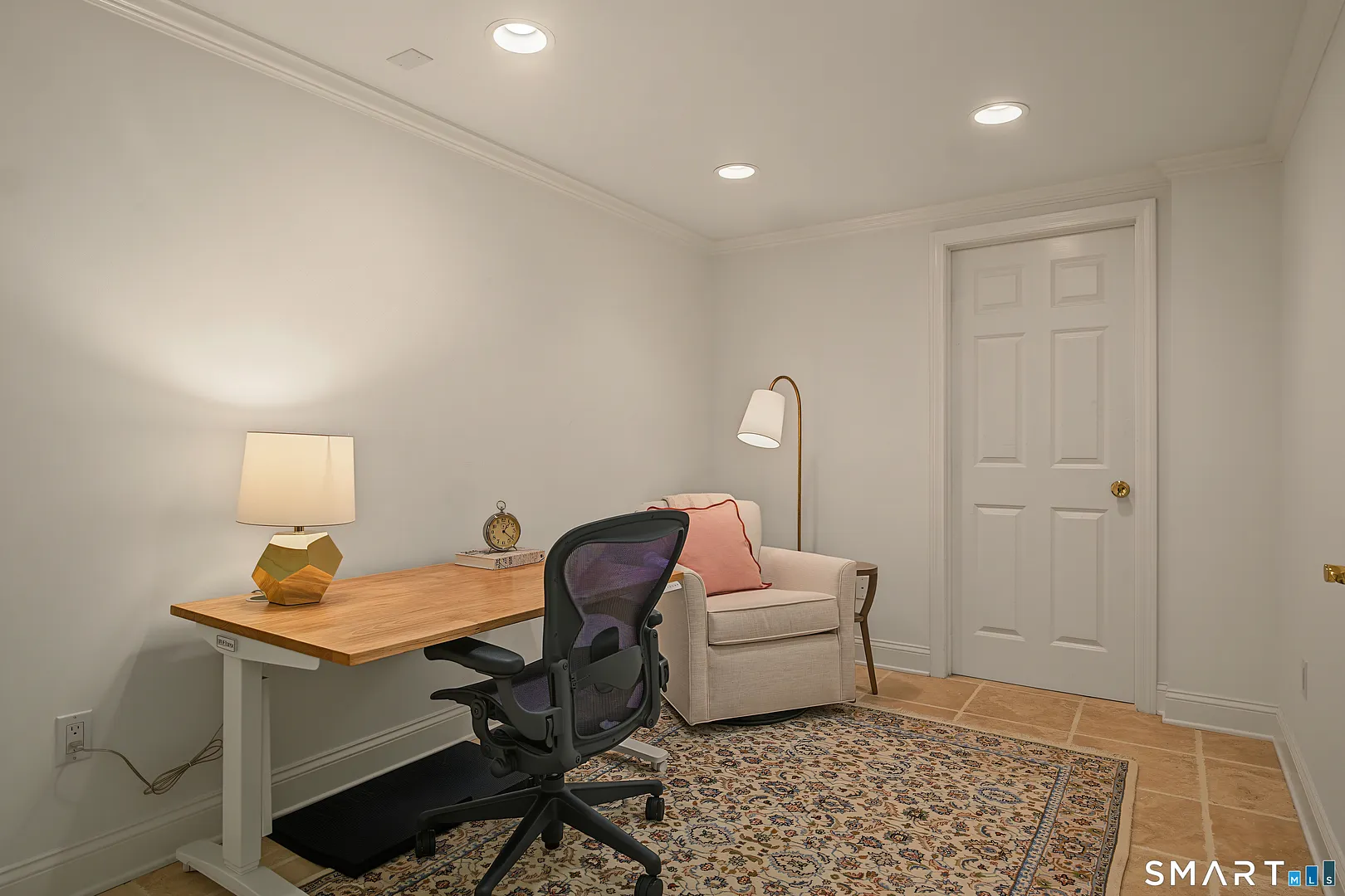 373 Boston Post Road Photo 36