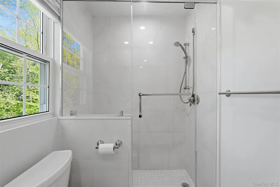 136 Devonshire Road Photo 18