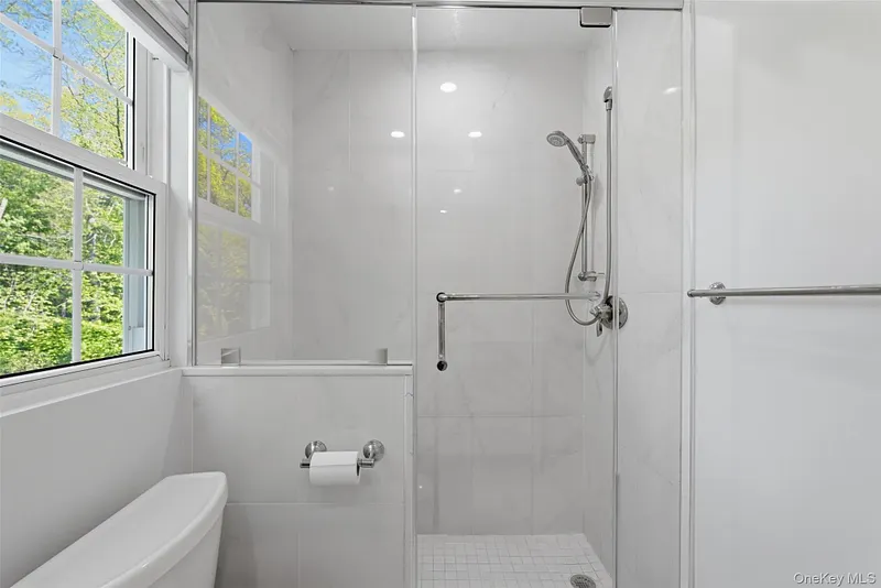136 Devonshire Road Photo 18