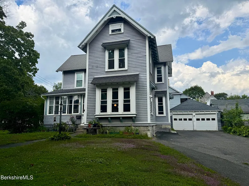 50 Buel St Photo 1