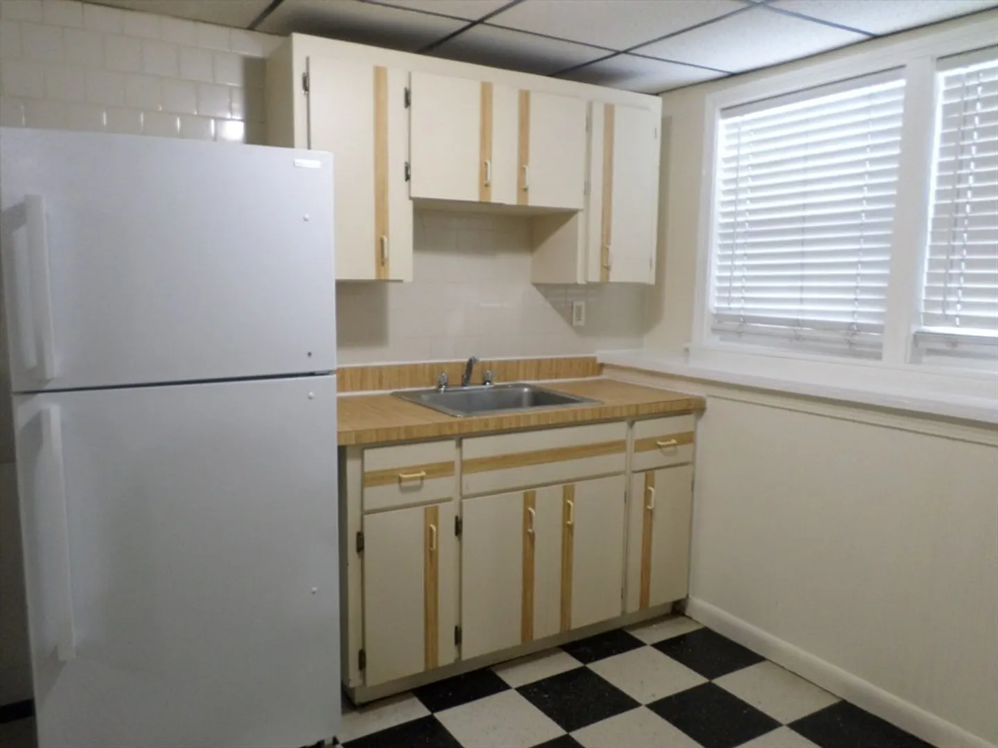 57 Bloomingdale St Photo 7