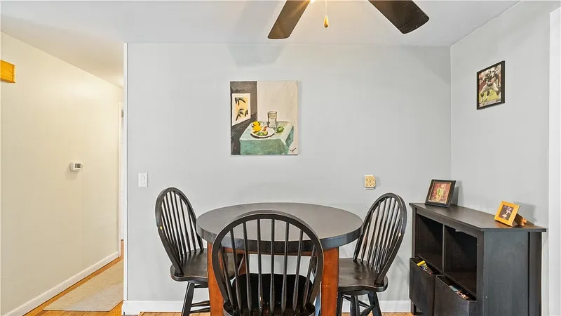 52 Brentwood Avenue Photo 8