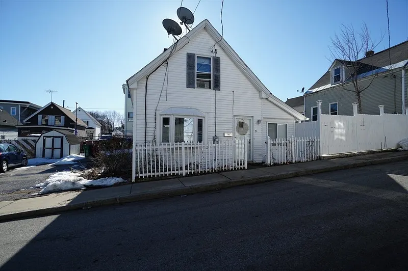 31 Floyd St Photo 2
