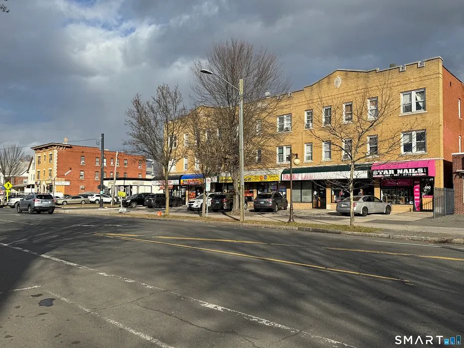450 Franklin Avenue Photo 2