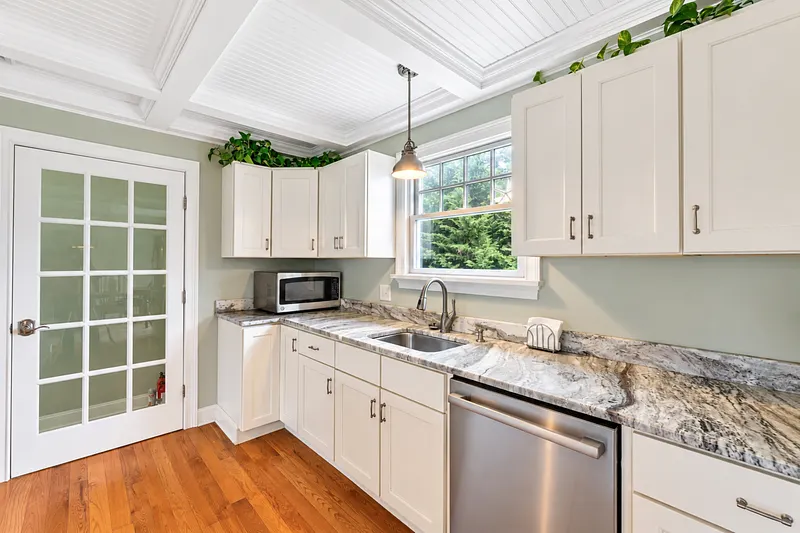 8 Montauk Avenue Photo 24