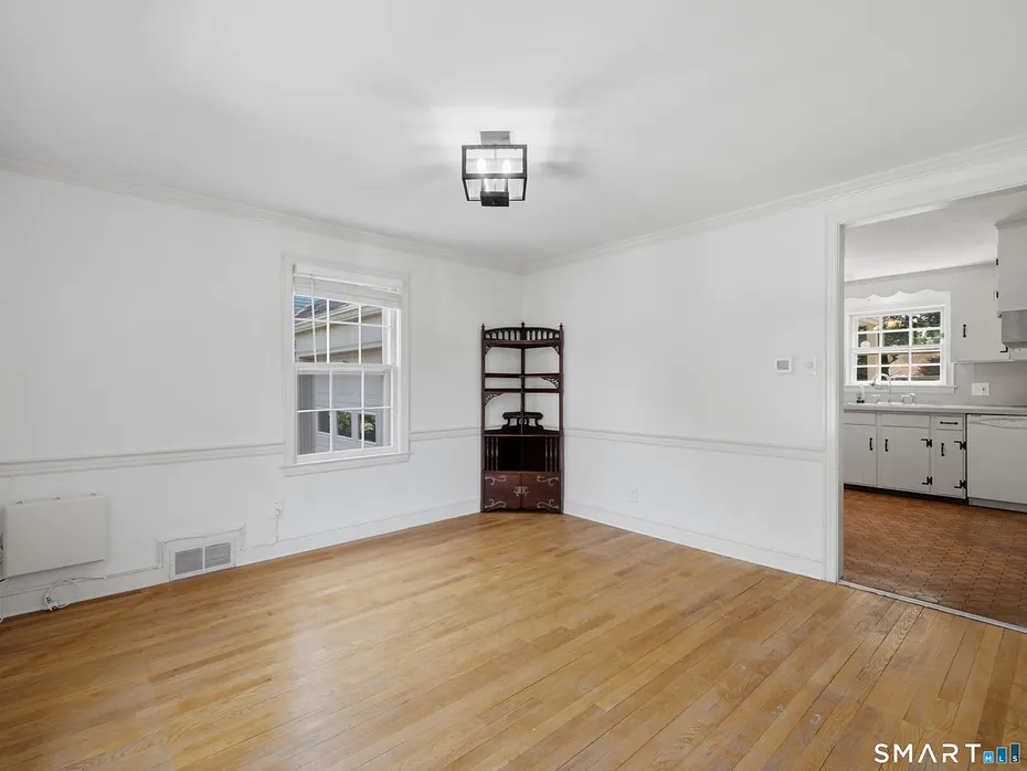 2409 Albany Avenue Photo 12